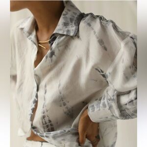 Kismet Front Tie, tie Dye Gray Sponge Pattern Blouse -size large